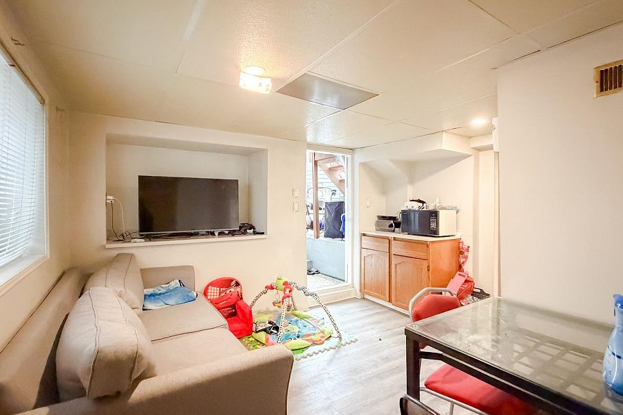 1939 E 39th Avenue Vancouver, BC - 21