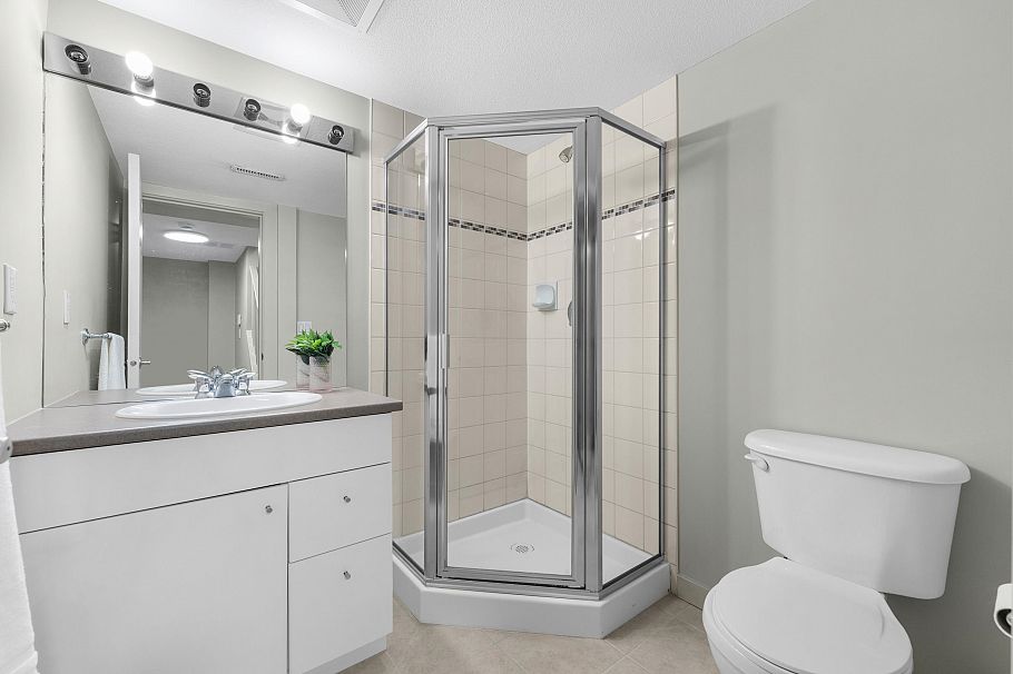 7148 Mont Royal Square Vancouver, BC - 30