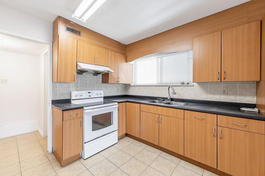 3206 Adanac Street Vancouver, BC - 29