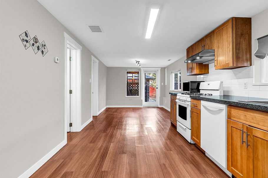 4446 Quebec Street Vancouver, BC - 25