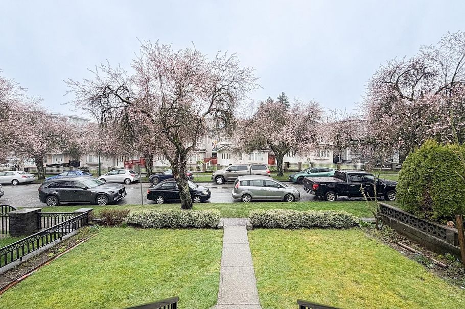 1939 E 39th Avenue Vancouver, BC - 2