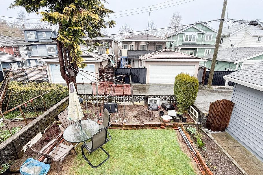 1939 E 39th Avenue Vancouver, BC - 37