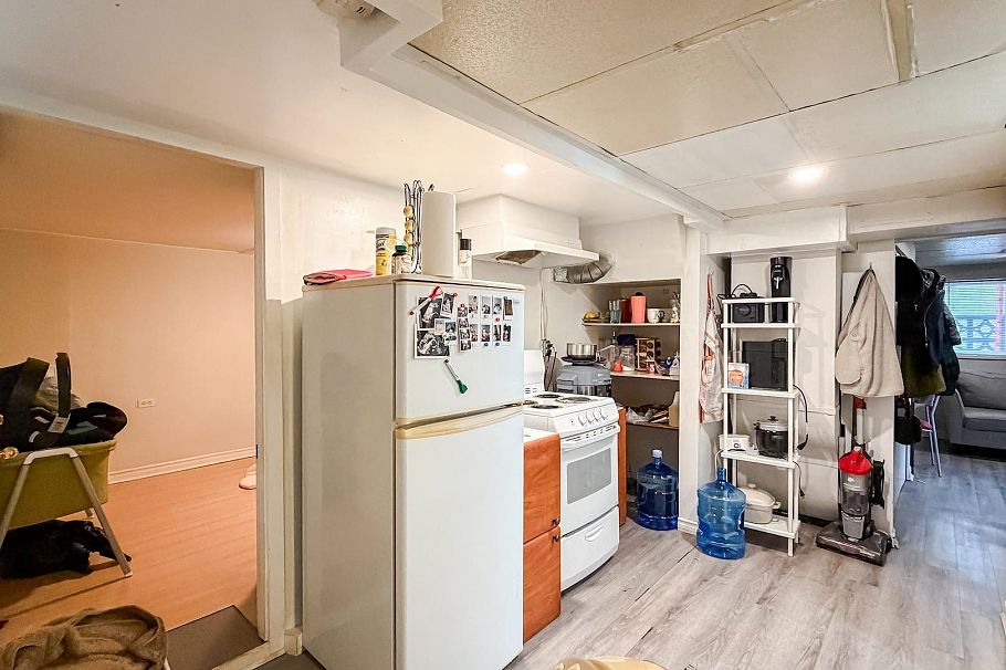 1939 E 39th Avenue Vancouver, BC - 23