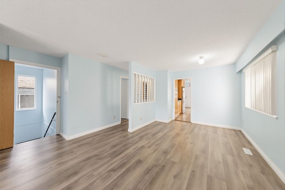 3206 Adanac Street Vancouver, BC - 10