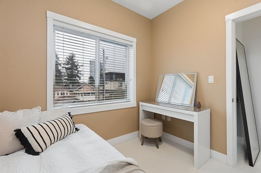 2275 E 34th Avenue Vancouver, BC - 12