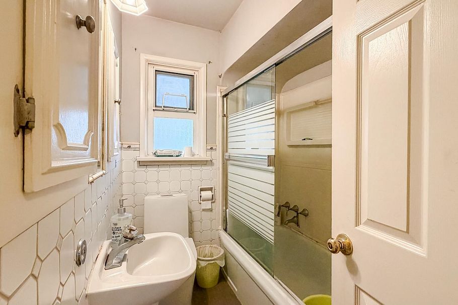 1939 E 39th Avenue Vancouver, BC - 14