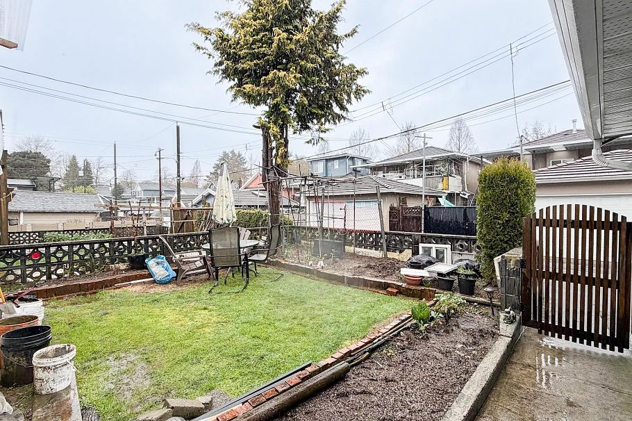 1939 E 39th Avenue Vancouver, BC - 36