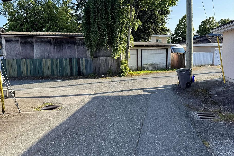 2511 Upland Drive Vancouver, BC - 27