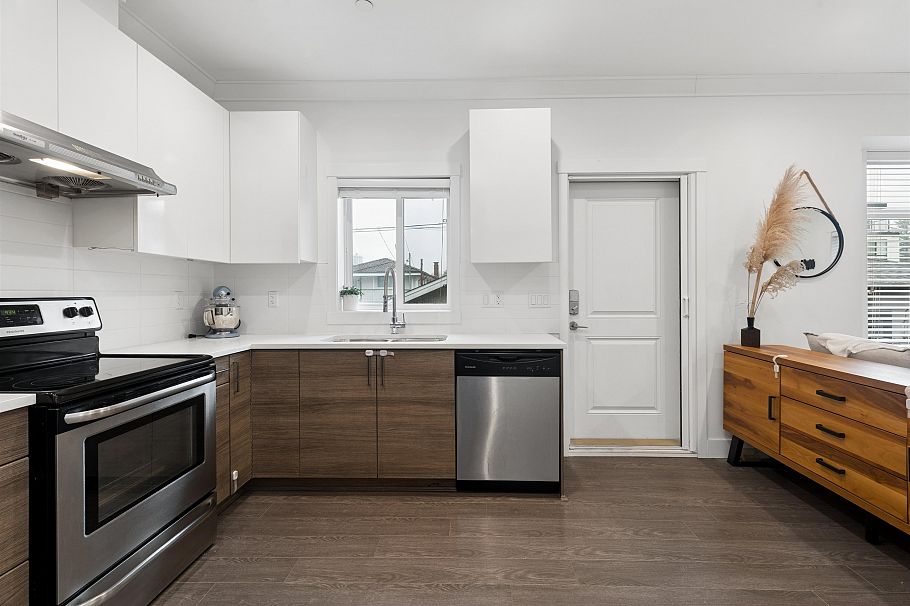 2275 E 34th Avenue Vancouver, BC - 15