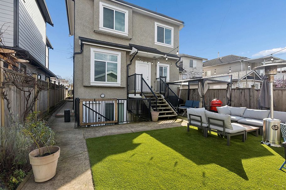 2275 E 34th Avenue Vancouver, BC - 8