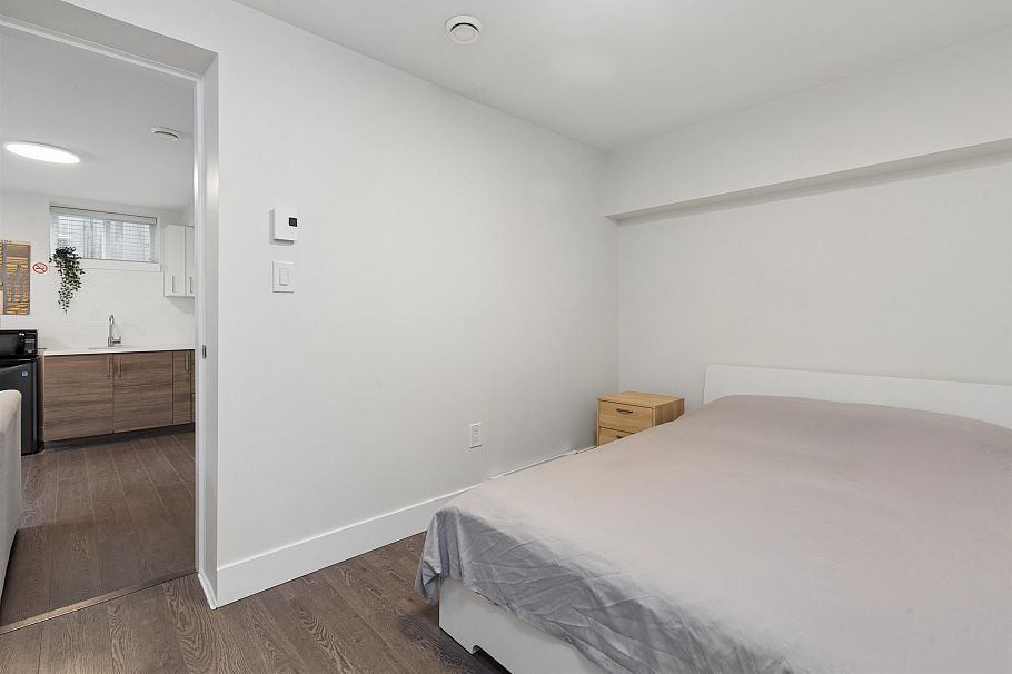 2275 E 34th Avenue Vancouver, BC - 23