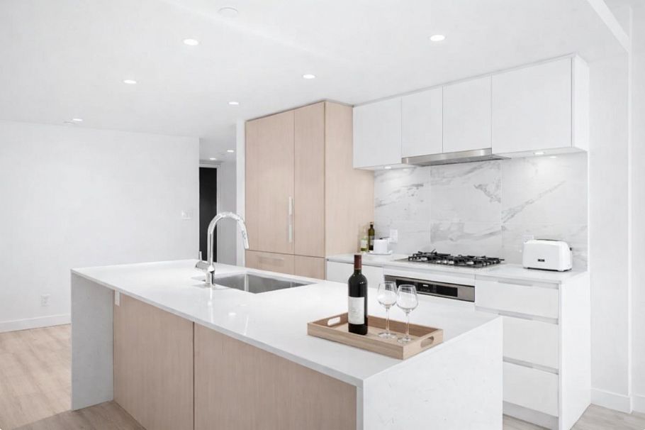 709 1500 Fern Street North Vancouver, BC - 3