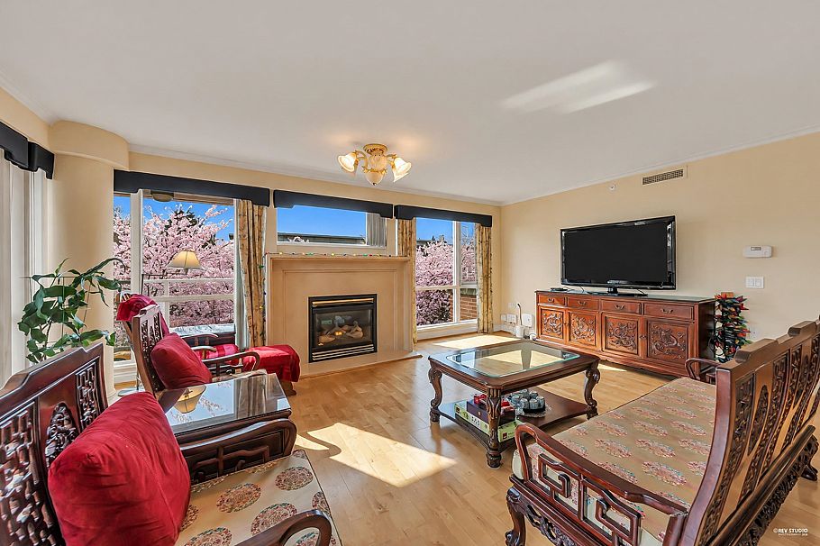 412 618 W 45th Avenue Vancouver, BC - 2