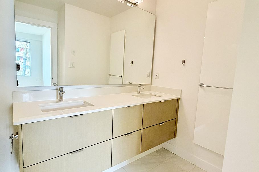 319 255 W 1st Street North Vancouver, BC - 21