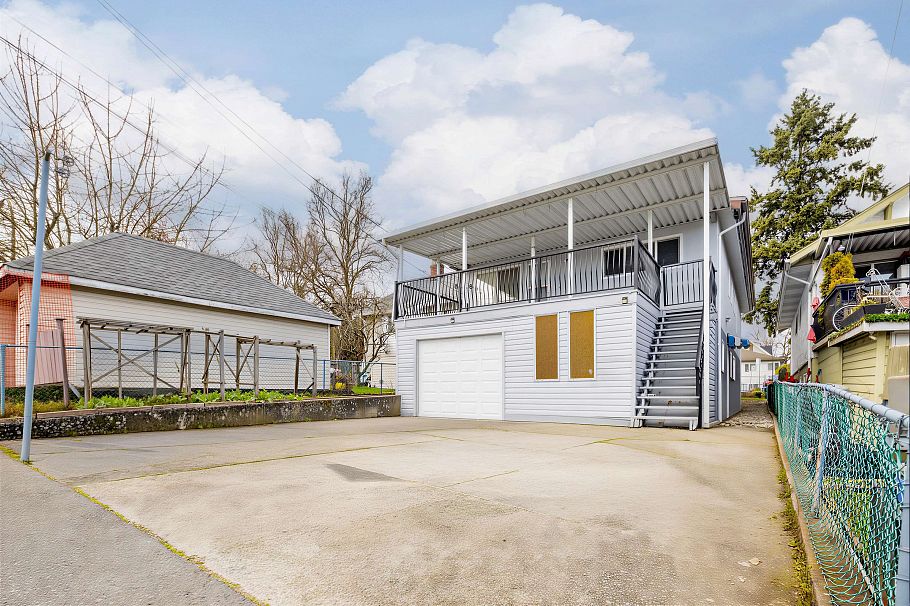 3206 Adanac Street Vancouver, BC - 35