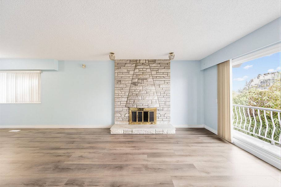 3206 Adanac Street Vancouver, BC - 8