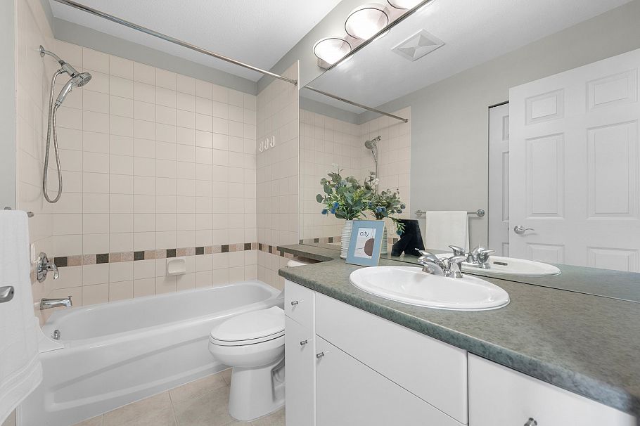 7148 Mont Royal Square Vancouver, BC - 21