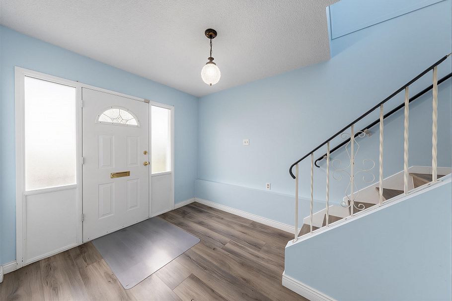 3206 Adanac Street Vancouver, BC - 3