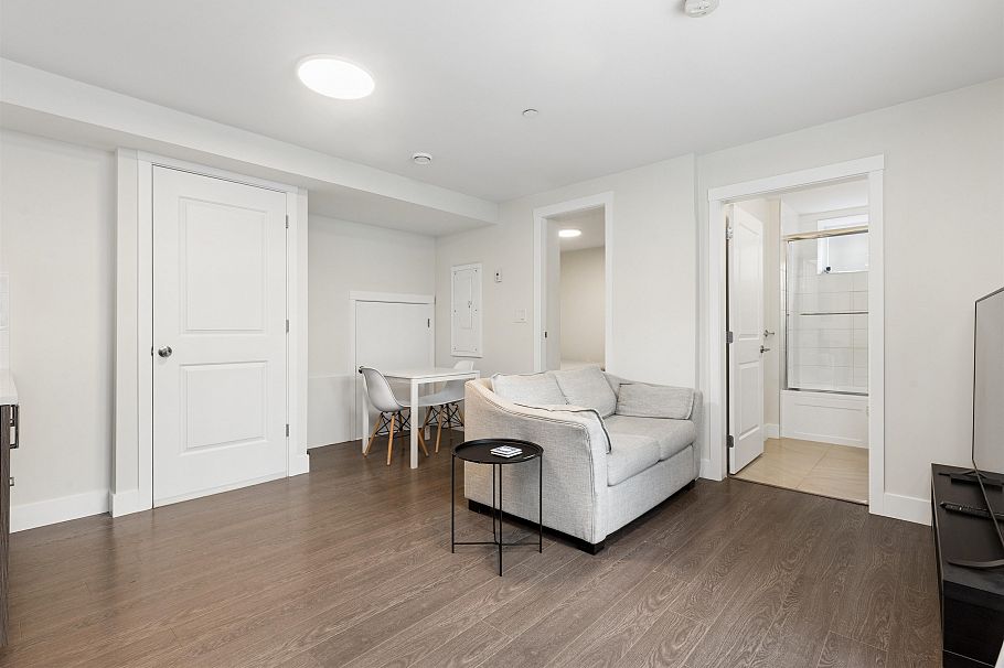 2275 E 34th Avenue Vancouver, BC - 22