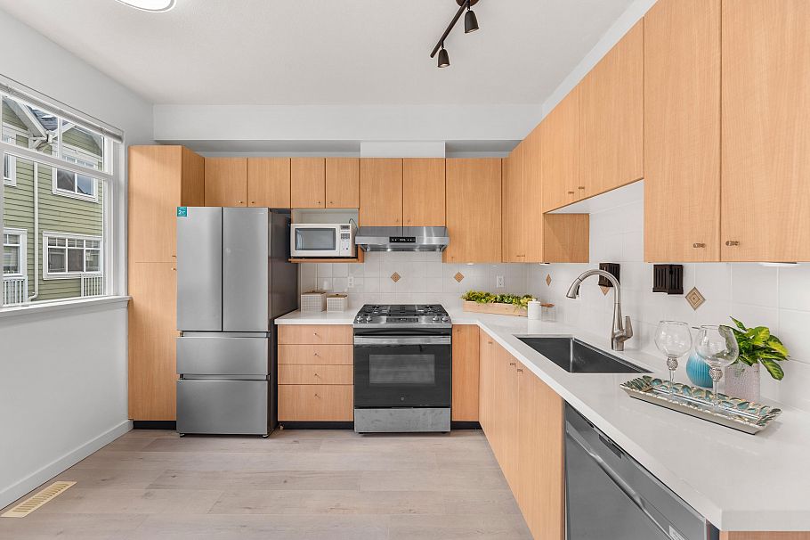 7148 Mont Royal Square Vancouver, BC - 9