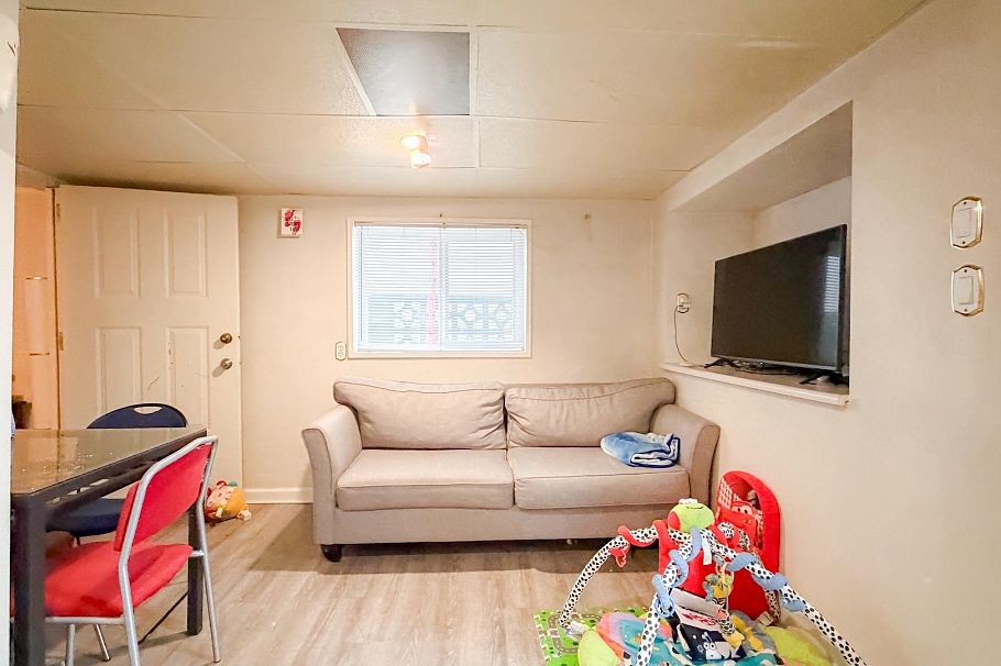 1939 E 39th Avenue Vancouver, BC - 20