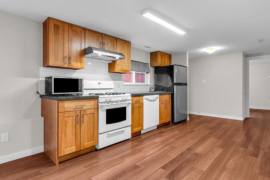 4446 Quebec Street Vancouver, BC - 24