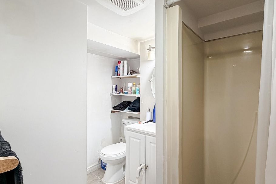 1939 E 39th Avenue Vancouver, BC - 29