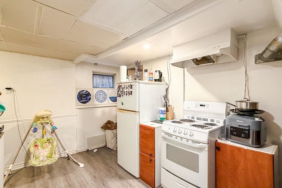 1939 E 39th Avenue Vancouver, BC - 22