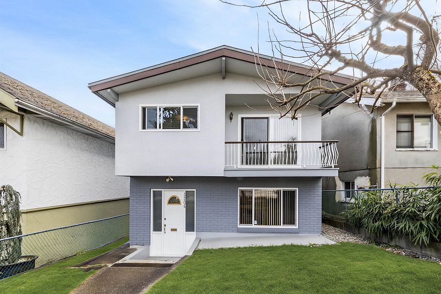 3206 Adanac Street Vancouver, BC - 1