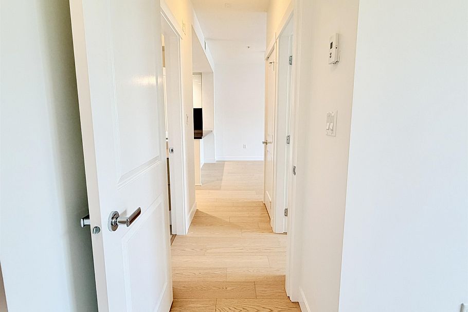 319 255 W 1st Street North Vancouver, BC - 4