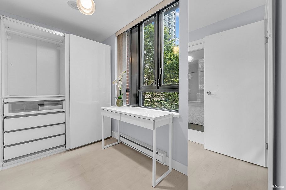 410 909 Mainland Street Vancouver, BC - 3