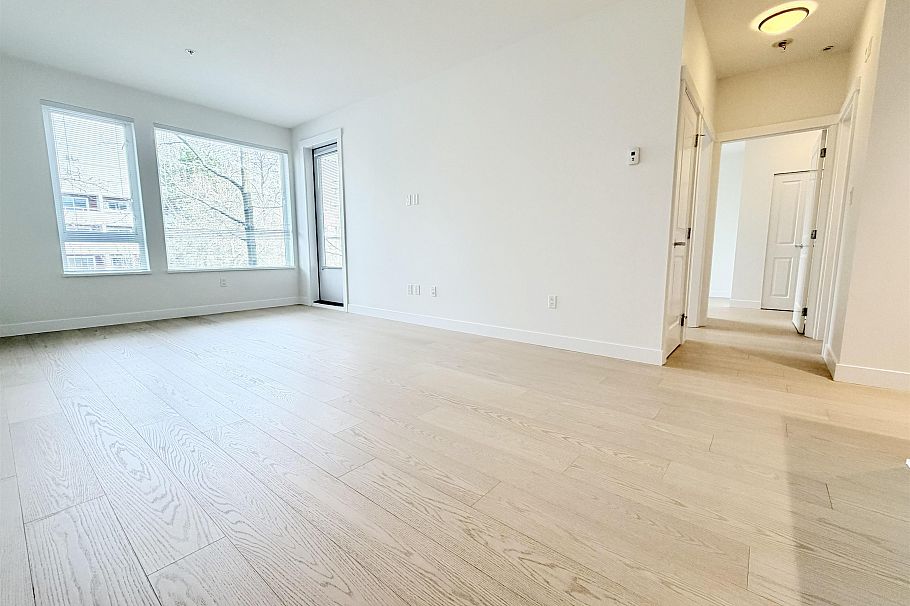 319 255 W 1st Street North Vancouver, BC - 3