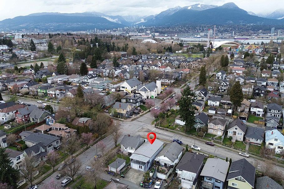 3206 Adanac Street Vancouver, BC - 37