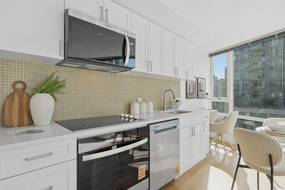 1109 233 Robson Street Vancouver, BC - 2