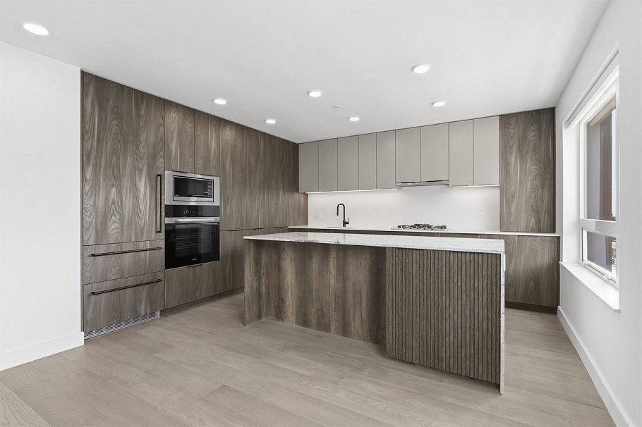 307 3590 W 39th Avenue Vancouver, BC - 4