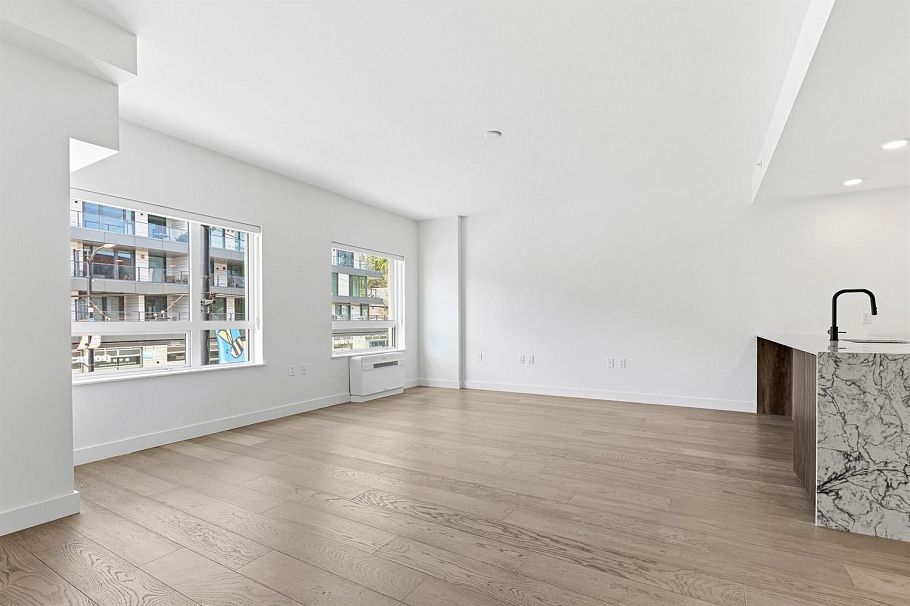 204 3590 W 39th Avenue Vancouver, BC - 4