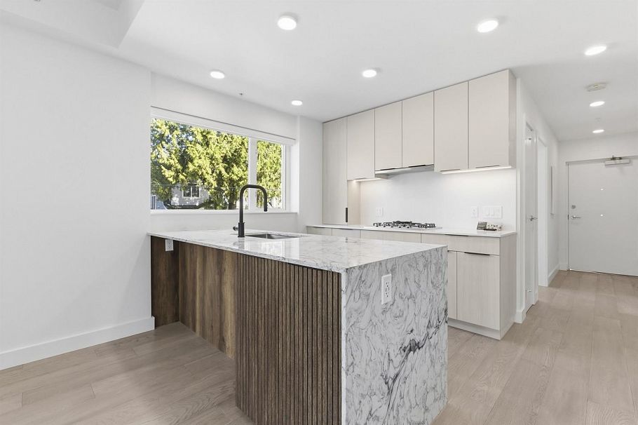 201 3590 W 39th Avenue Vancouver, BC - 1