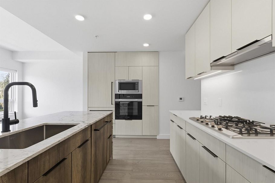 304 3590 W 39th Avenue Vancouver, BC - 5