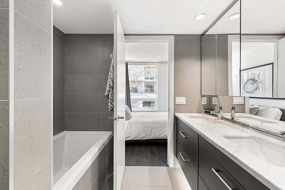 156 W 1st Avenue Vancouver, BC - 40