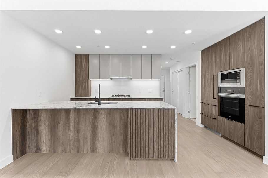 203 3590 W 39th Avenue Vancouver, BC - 2