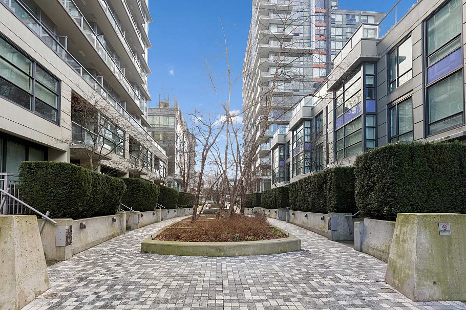 156 W 1st Avenue Vancouver, BC - 3