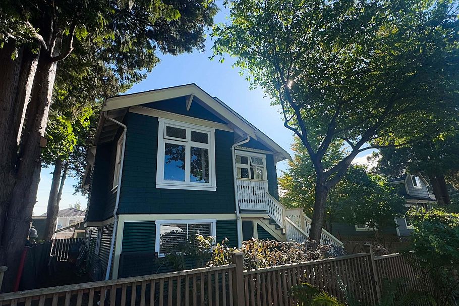 3336 E Georgia Street Vancouver, BC - 5