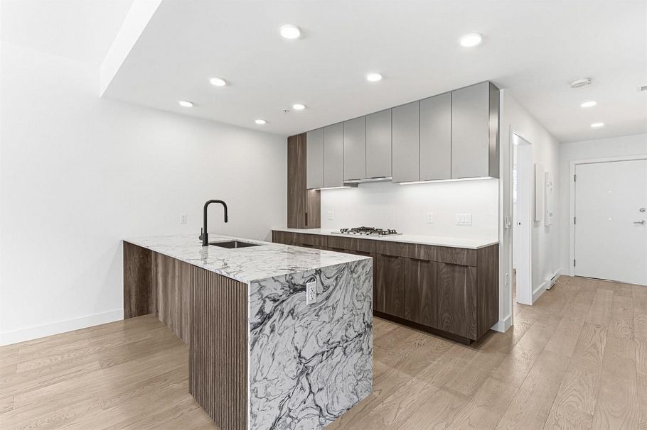 203 3590 W 39th Avenue Vancouver, BC - 3