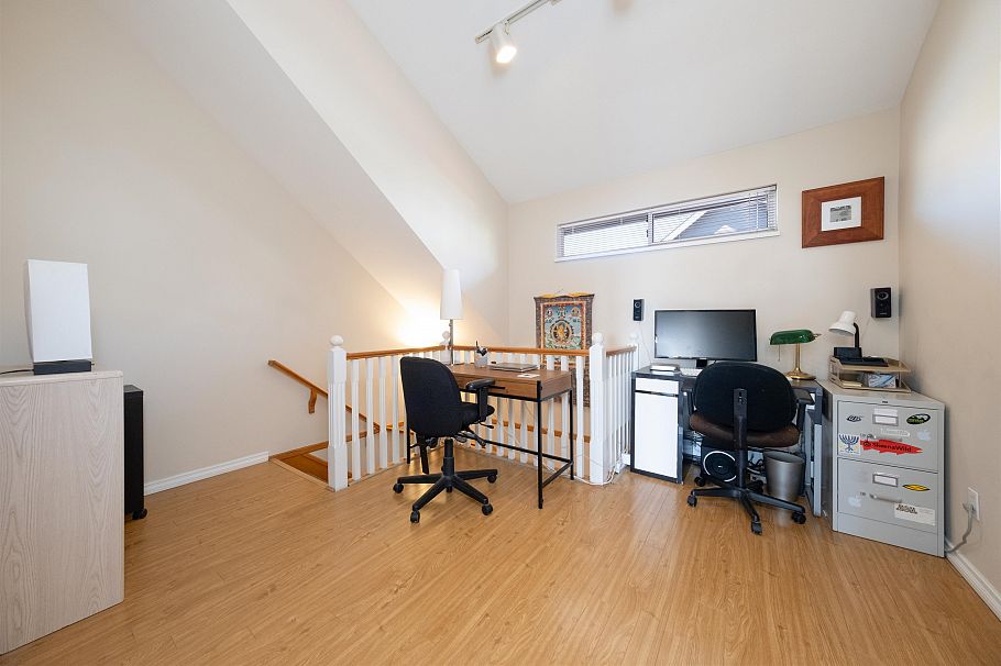 4 260 E 4th Street North Vancouver, BC - 25