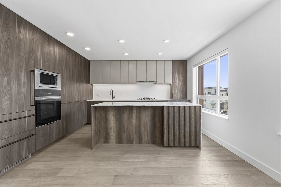 307 3590 W 39th Avenue Vancouver, BC - 2