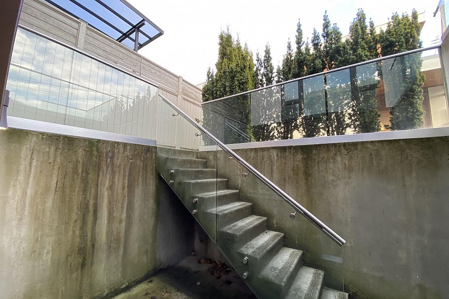 Basement Suite 4691 W 9TH AVENUE, Vancouver BC V6R 2E3 Vancouver, BC - 10