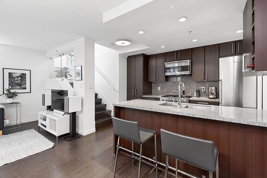 156 W 1st Avenue Vancouver, BC - 15