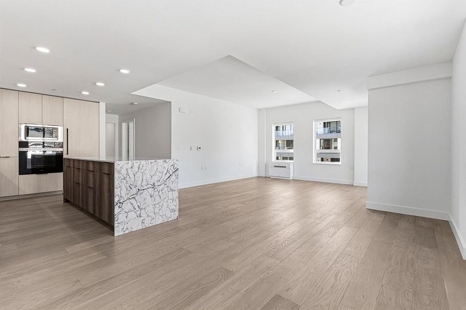 301 3590 W 39th Avenue Vancouver, BC - 1