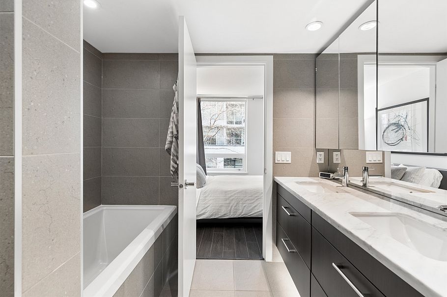 156 W 1st Avenue Vancouver, BC - 9