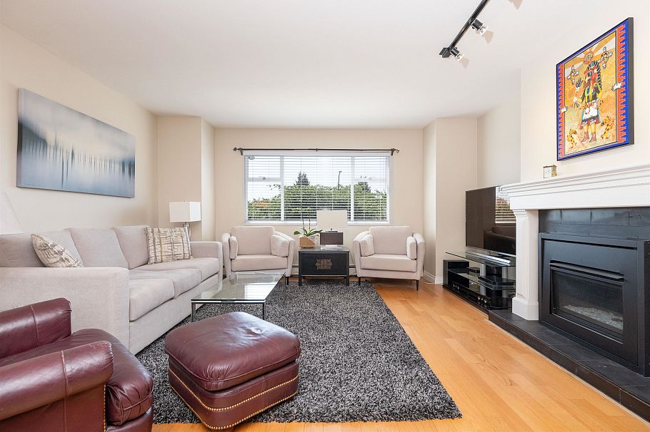 4 260 E 4th Street North Vancouver, BC - 11